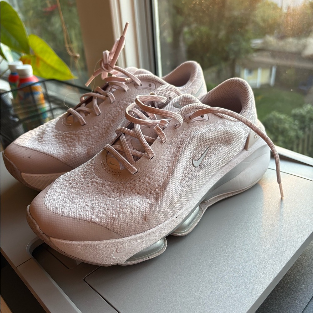 Nike Women's Light Pink Athletic Shoes